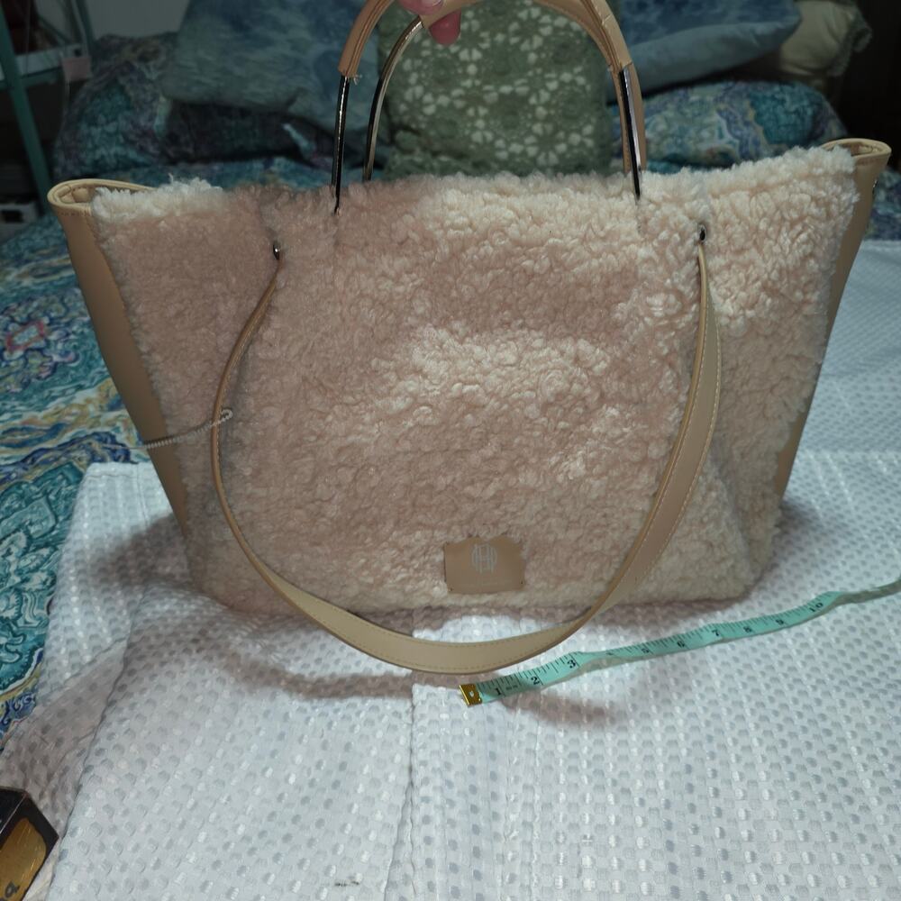 HOUSE OF HARLOW 1960 BEIGE SHERPA TOTE BAG